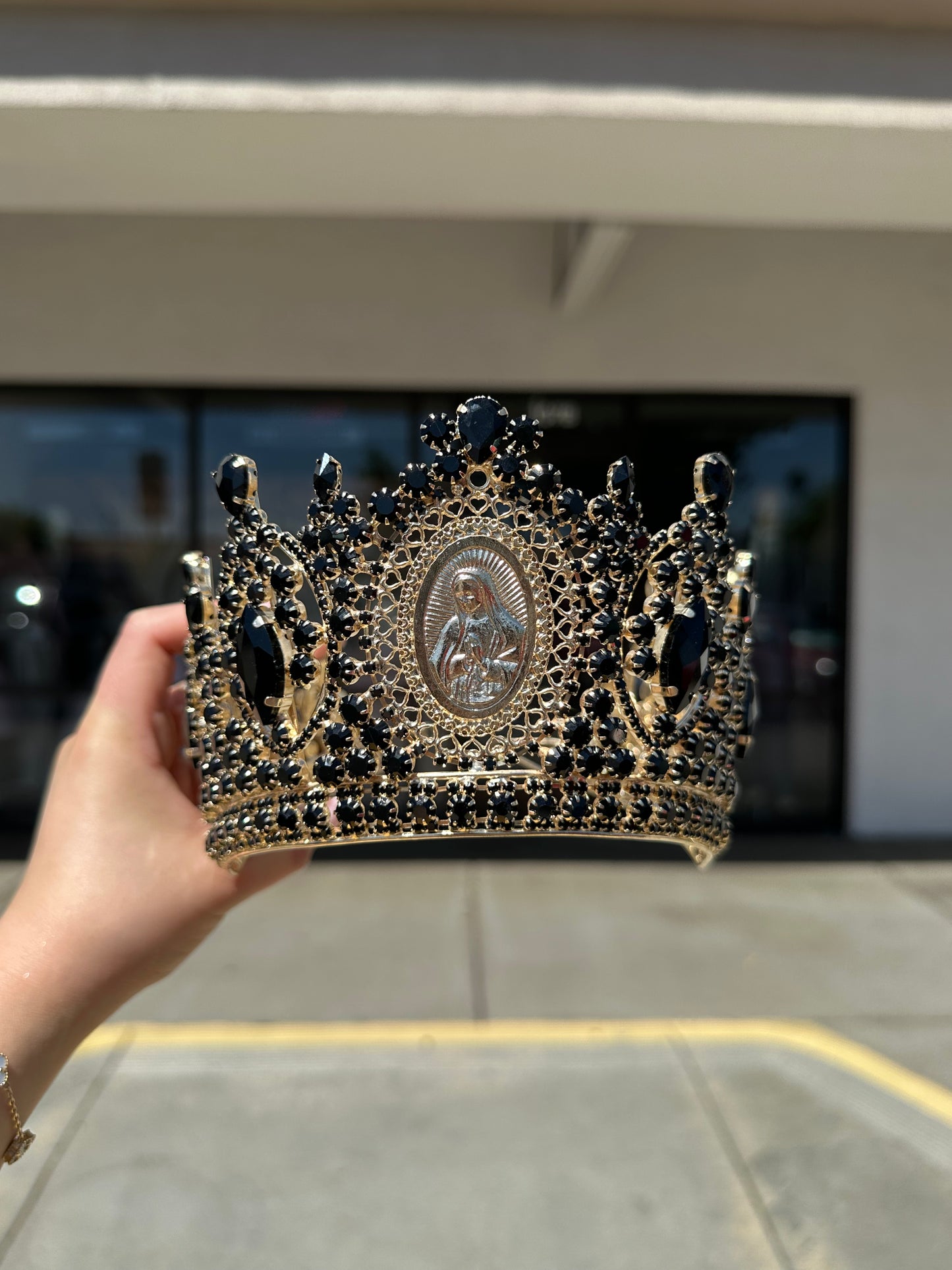 Virgen crown black